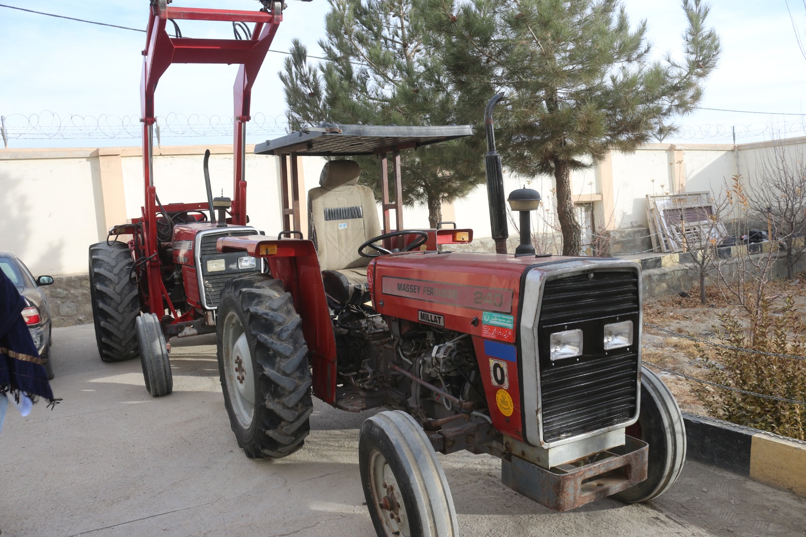 د پکتیا په مرکز کې پنځو بزګرانو ته تراکتورونه د مرابحې په شکل ورکړل شول