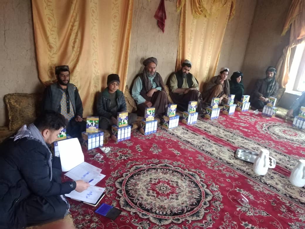 توزیع پودر منرال حیوانی در ولسوالی رباط سنگی هرات