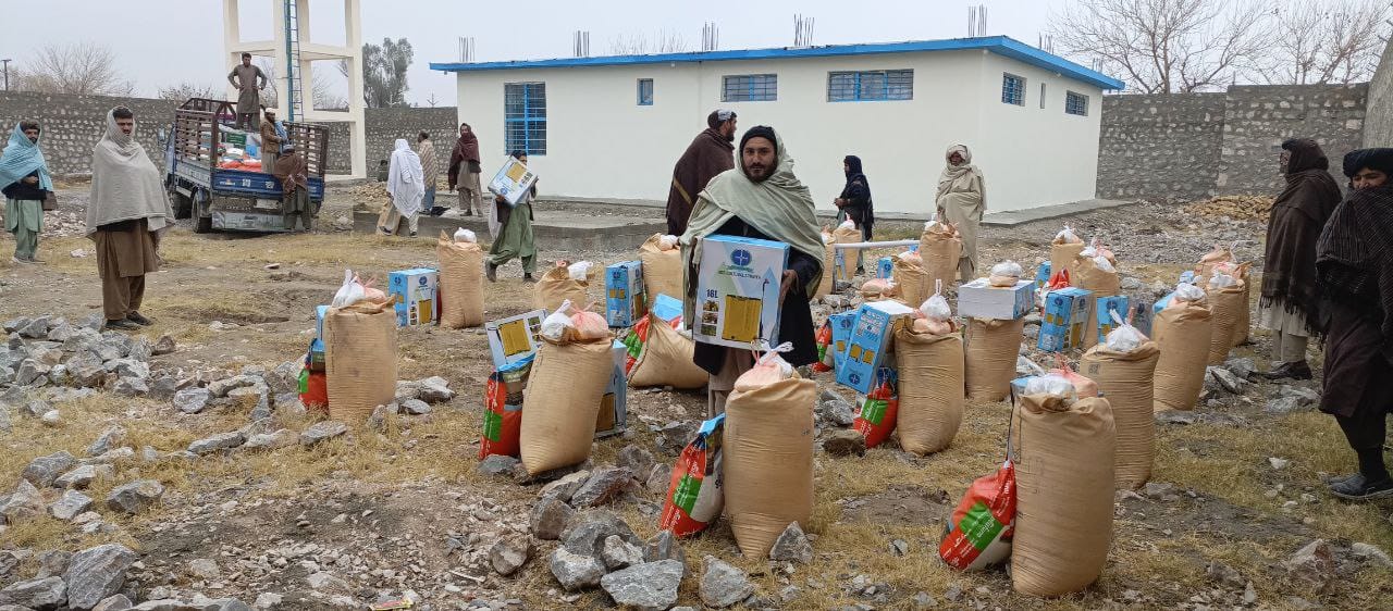 هلمند کې د انګورو بڼوالو ته بڼوالۍ توکي ووېشل شول او د چرګوړو ایستلو فابریکه فعاله شوه