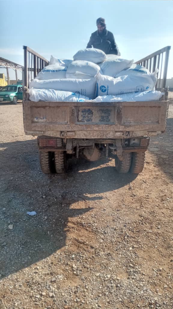 توزیع خوراکه حیوانی برای حمایت از مالداران در ولسوالی کهسان