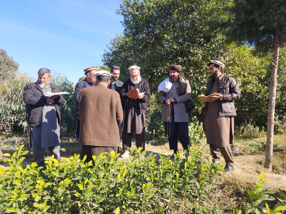 د کرنې وزارت د خصوصي سکټور د پراختیا رییس د کونړ دکرنې رییس سره وکتل