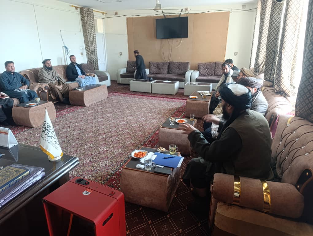 رئیس توسعه سکتور خصوصی وزارت زراعت با رئیس زراعت ولایت لغمان و مسئولان فارم‌ها نشست برگزار کرد