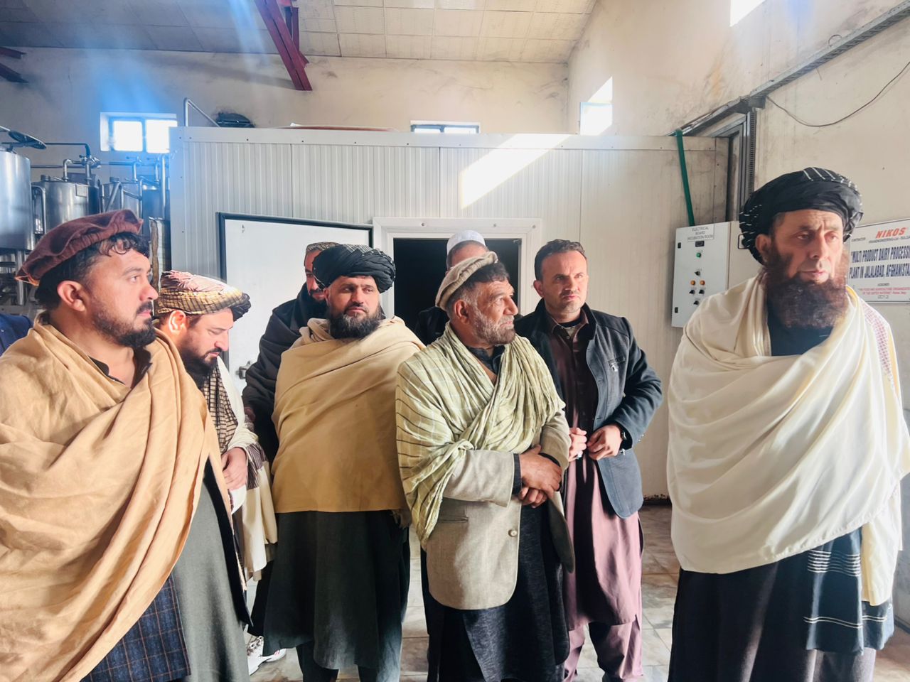 د کرنې وزارت د کرنې او مالدارۍ مرستیال د ختیځ لبنیاتو فابریکي څخه لیدنه وکړه