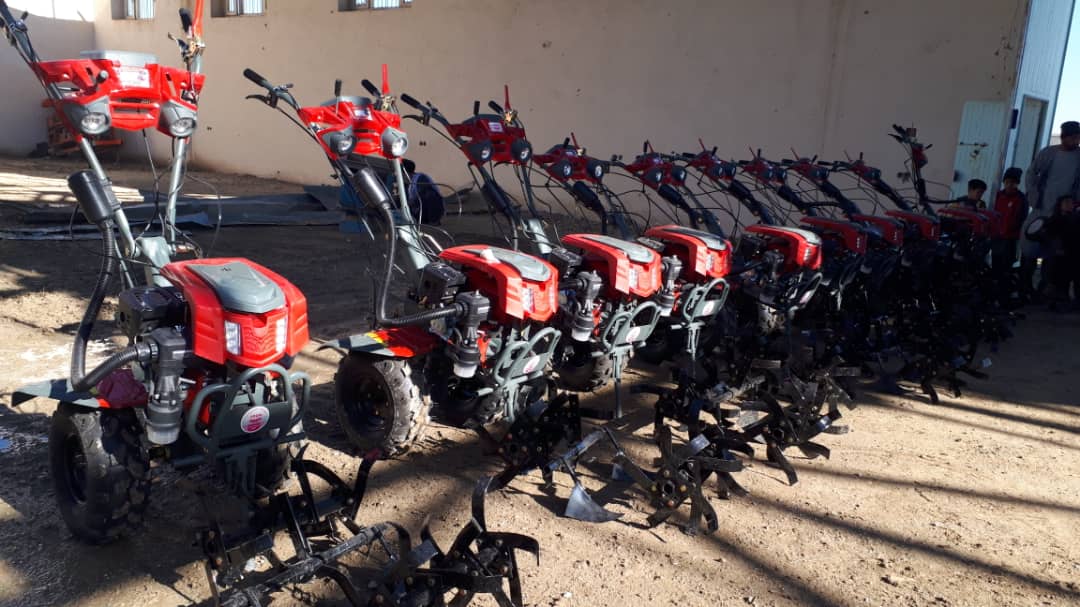 توزیع تراکتورهای کوچک برای دهاقین کم‌زمین و زنان دهقان سرپرست خانواده در المار