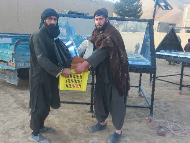 توزیع دستگاه‌های پروسیس میوه و سبزیجات برای دهاقین در بادغیس