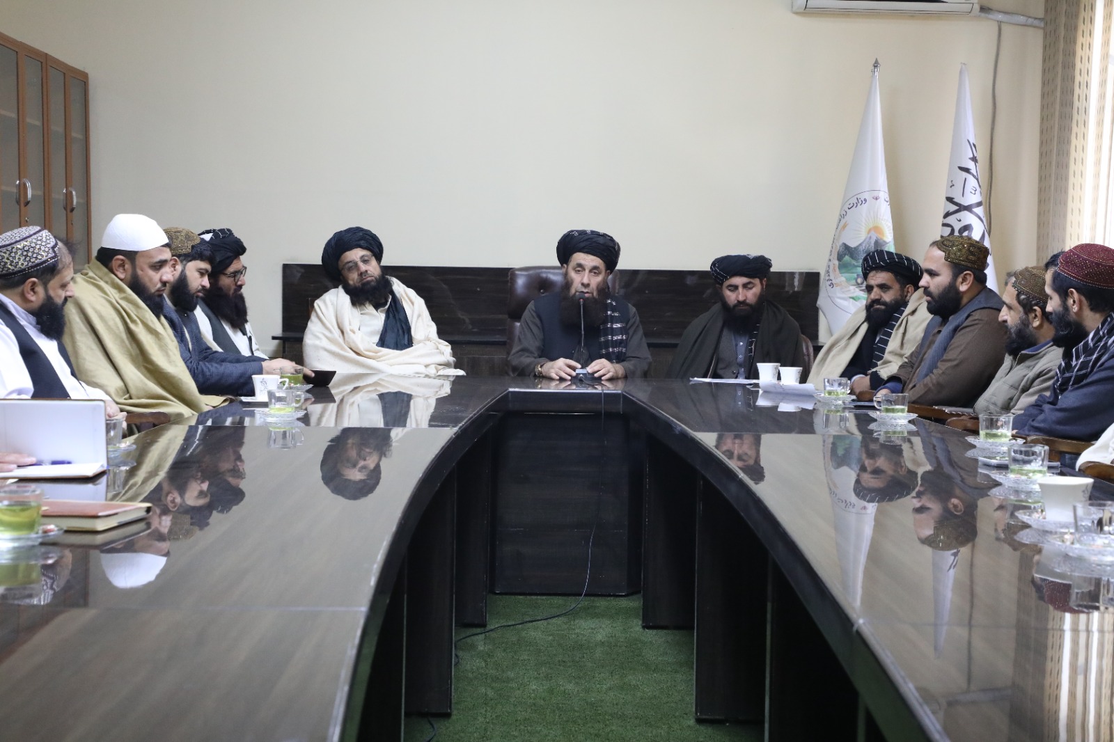 د کرنې او مالدارۍ مرستیال د چرګانو سکټور له چارواکو سره وکتل