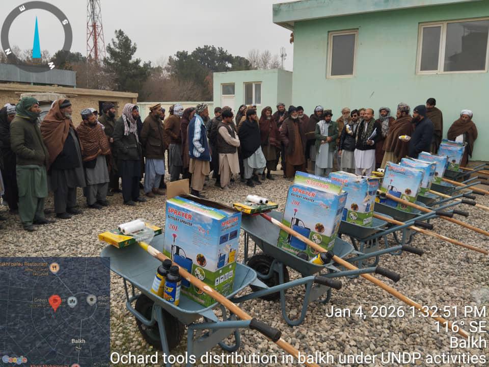 توزیع بسته‌های تشویقی باغداری و ماهی‌پروری در ولسوالی بلخ