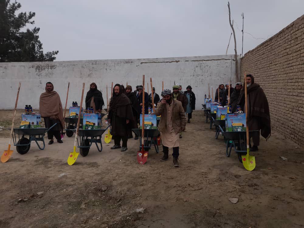 توزیع وسایل زراعتی برای دهاقین ولسوالی چهاربولک بلخ