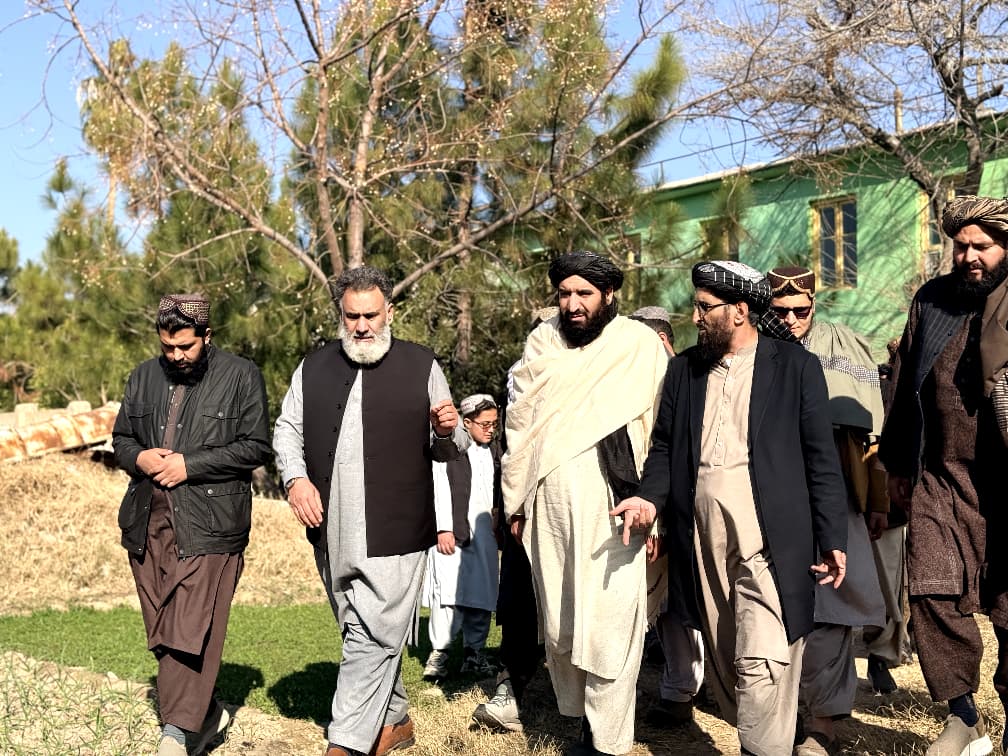 د امارتي شرکتونو لوی رییس د ننګرهار وادي کرنیز امارتي شرکت له میکانيزه فارمونو او فابریکو لیدنه وکړه