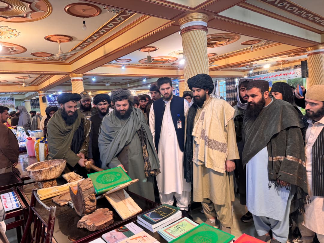 نمایشگاه محصولات و تولیدات داخلی در فراه افتتاح شد