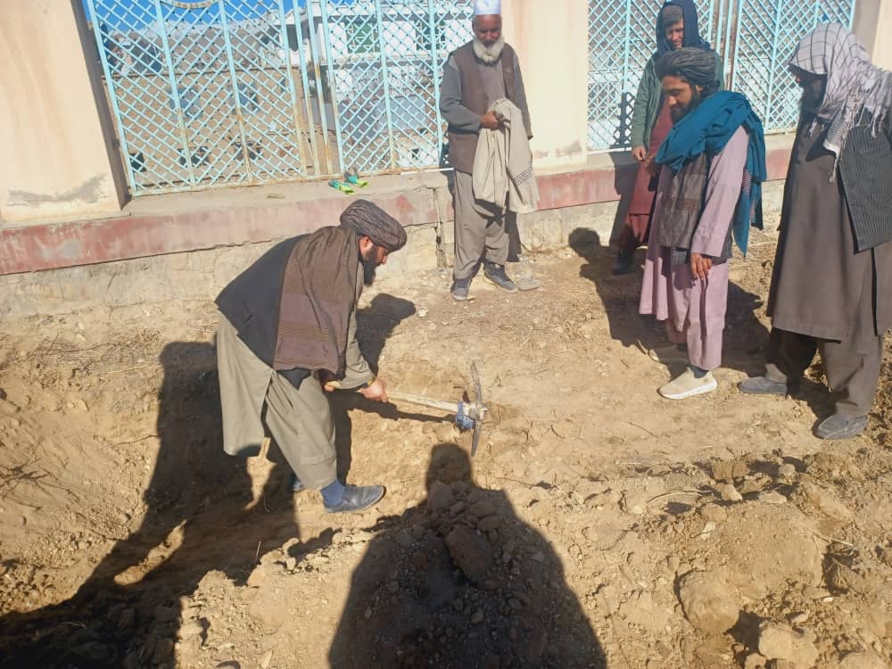 دمیدان وردګو ولایت د کرنې ریاست کې د کمپوسټ سرې جوړولو چارې پیل شوې