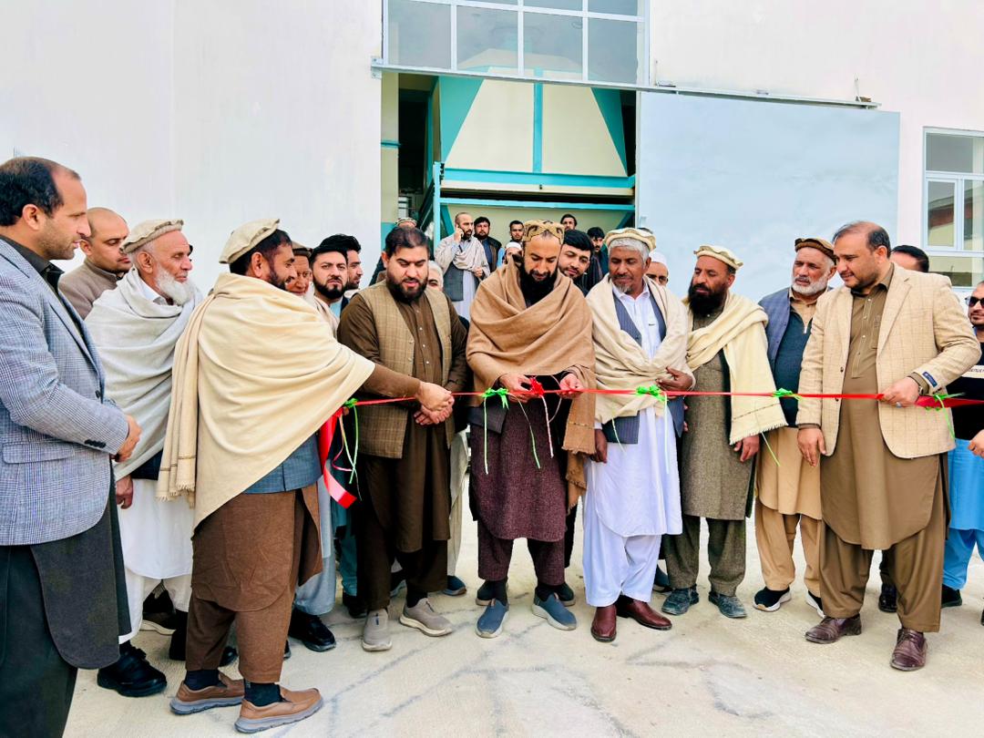 ننګرهار کې د ۲۰ میلیونه افغانیو په لګښت د چرګانو د دانې تولیدي فابریکه فعالیت پیل کړ