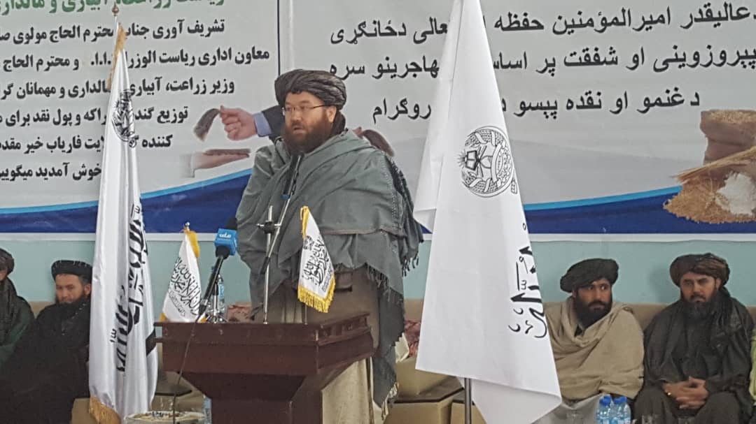 روند توزیع گندم و پول نقد به مهاجرین بازگشته به کشور در ولایت فاریاب آغاز شد