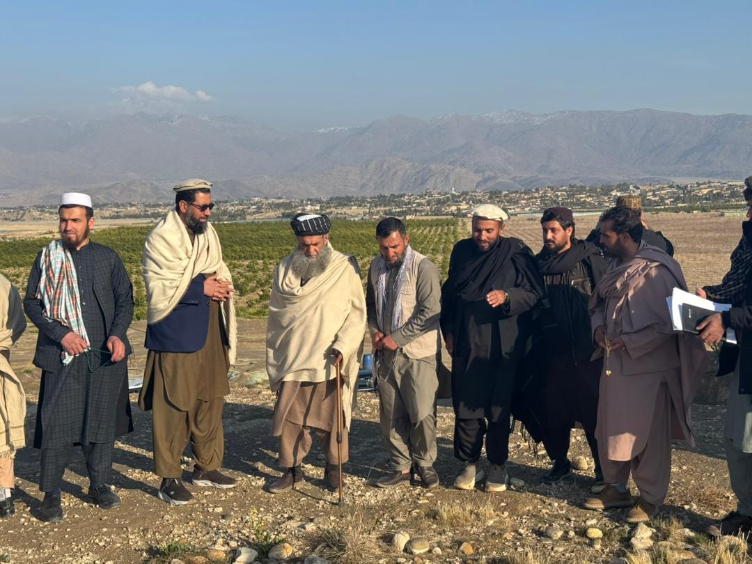 د کرنې وزارت د پلان لوی رییس د لغمان ولایت د «ختیځ ځلاند» شرکت څخه لیدنه وکړه