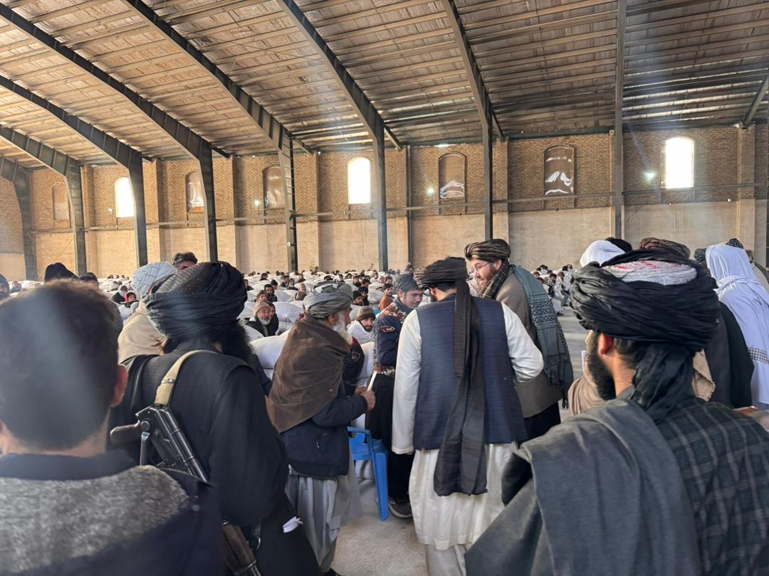 هرات کې راستانه شویو کډوالو کورنیو ته د غنمو او نغدي مرستو د وېش بهیر پیل شو