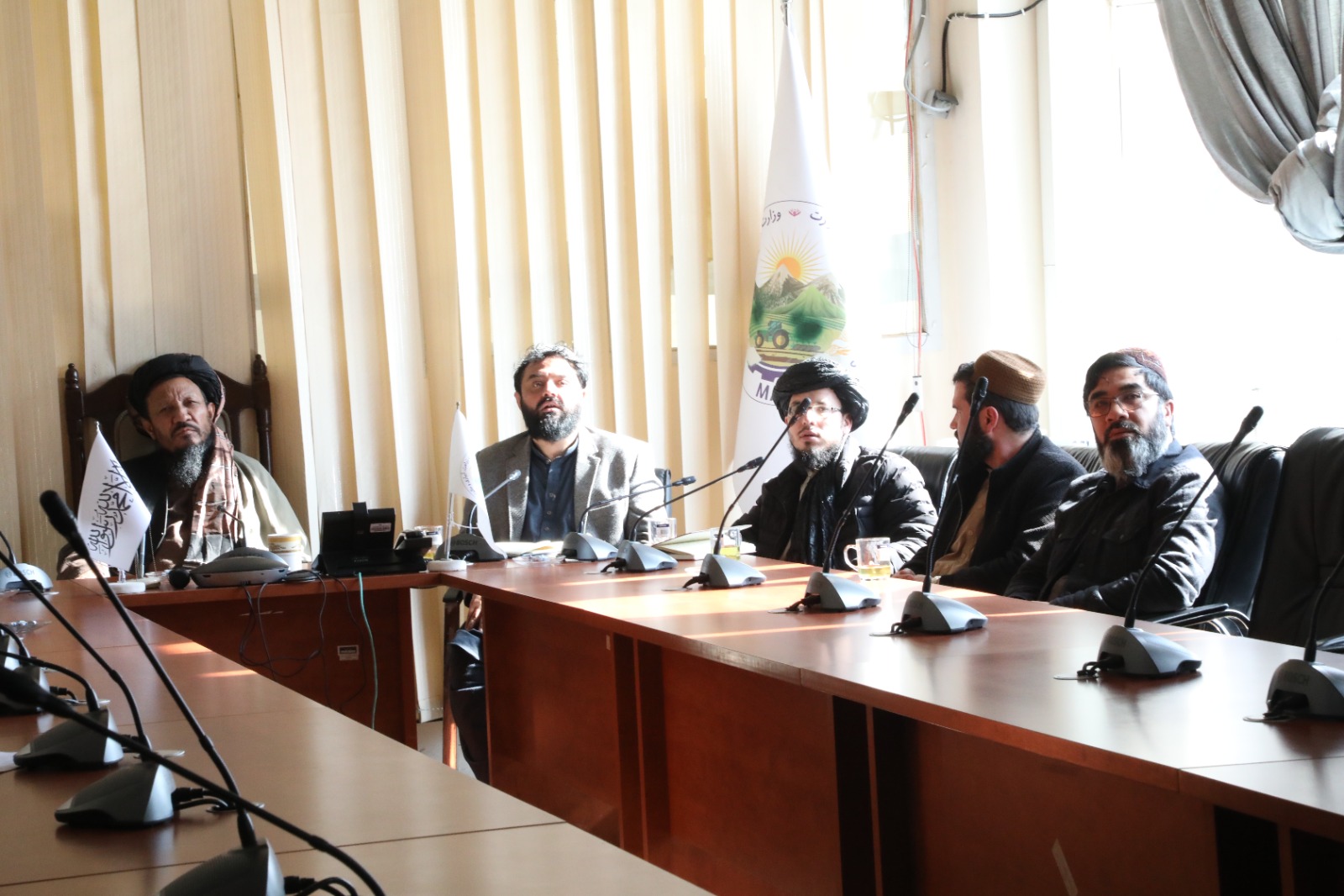 ارائه گزارش فعالیت‌های ریاست عمومی عشر و زکات و ریاست امور کارکنان به معین مالی و اداری وزارت زراعت