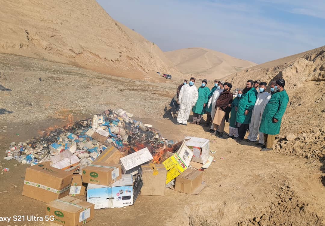 ۱.۲ تُن ادویه حیوانی تاریخ‌گذشته و بی‌کیفیت در ولایت بغلان حریق شد