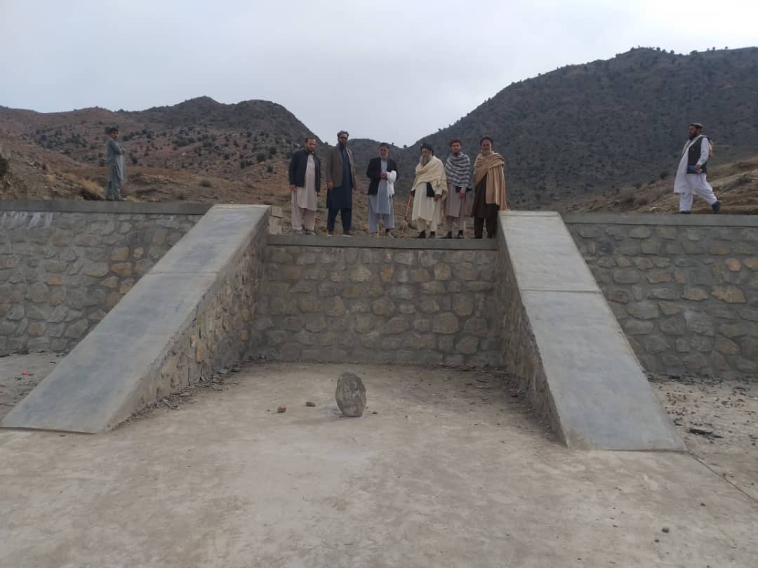 د کرنې وزارت چارواکو د ننګرهار د هسکه مېنې ولسوالی د اوبولګولو له پروژو څخه لیدنه وکړه