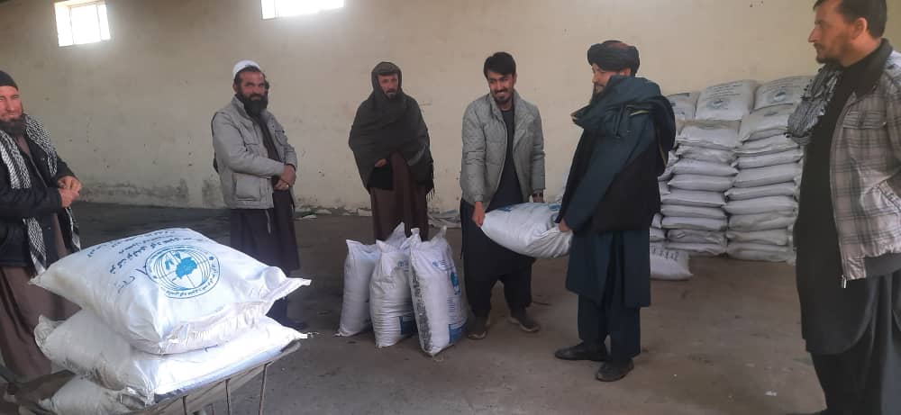 توزیع ۶ تُن کود عضوی (کمپوست) برای دهاقین گندم‌کار در ولسوالی‌های پغمان و شکردره ولایت کابل