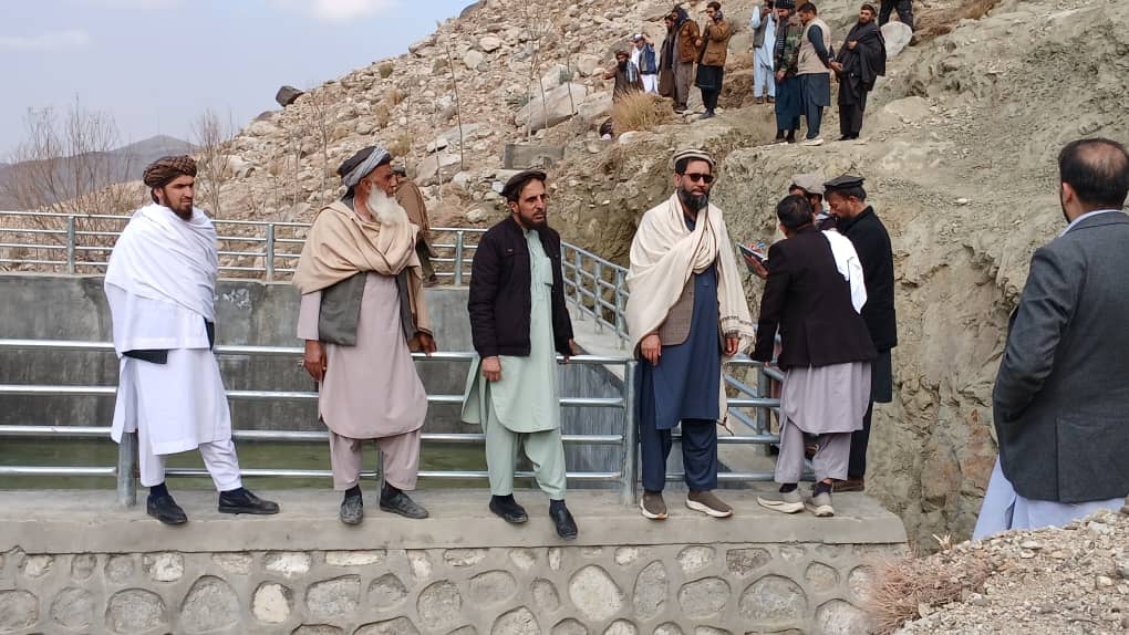 د کرنې وزارت پلاوي د ننګرهار سپین‌غر ولسوالی کې د ډنمارک د کډوالو شورا له فعالیتونو څخه لیدنه وکړه