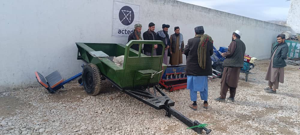 تحویل تجهیزات زراعتی به کوپراتیف ولسوالی زاری بلخ