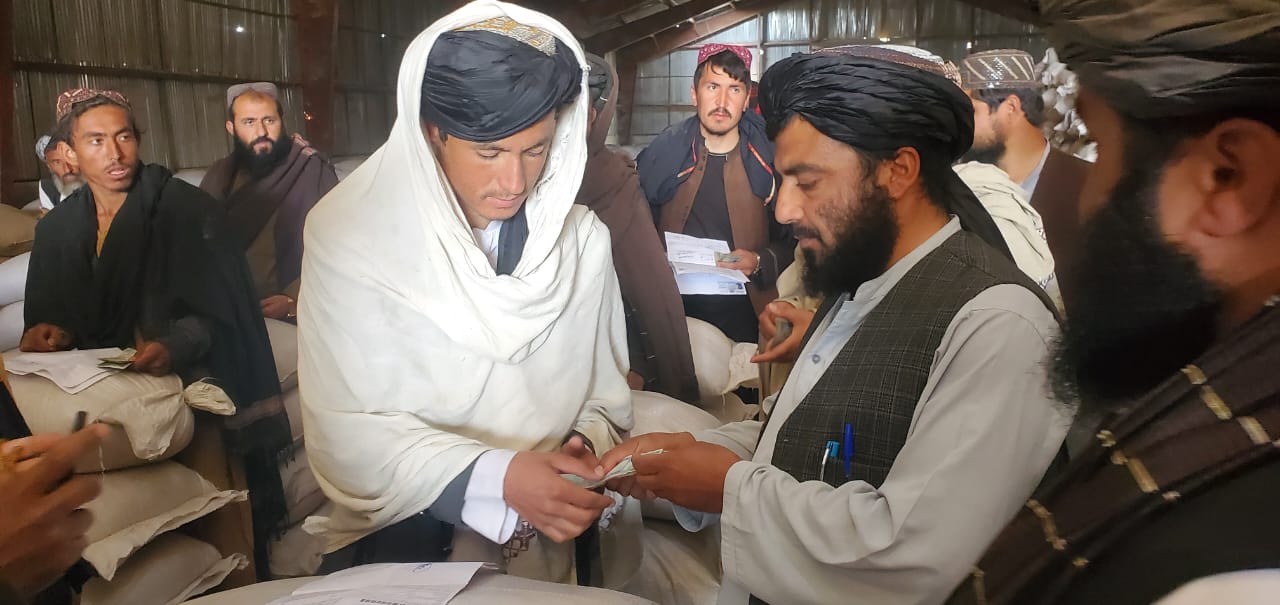 روزګان کې ۱۲۰۰ له کډوالۍ راستنو شويو کورنیو ته د غنمو او نغدو مرستو د وېش لړۍ پيل شو