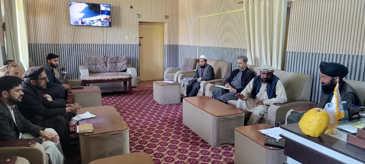 د ننګرهار د کرنې، اوبو لګولو او مالدارۍ رییس مولوي عبدالستار محمد د خپل کار په دفتر کې د ملګرو ملتونو او د خوړو او کرنې ادارې «اف‌اې‌او» د ختیځ زون مسؤل انجنیر خوشحال اصفي او نورو همکارانو سره د روانو، راتلوونکو، تېرو پروژو اوساحوي ستونزو حل په موخه ناسته ترسره کړه.