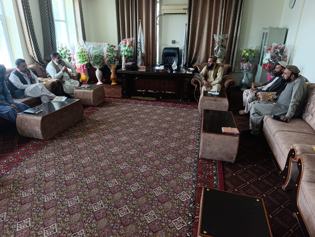 د لغمان د کرنې رییس د اکشن اېډ مؤسسې د ختیځ زون مسؤل سره وکتل