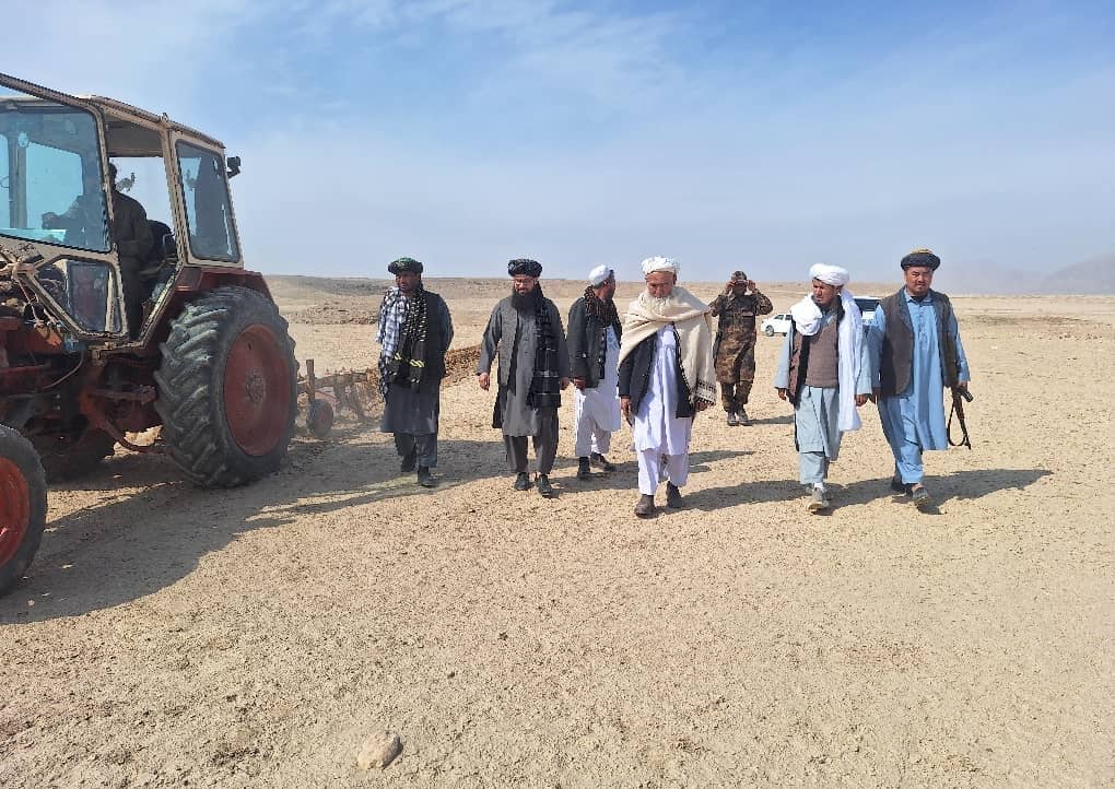 سپردن اسناد ۲۵۰ جریب زمین برای اعمار قبرستان عمومی در سمنگان