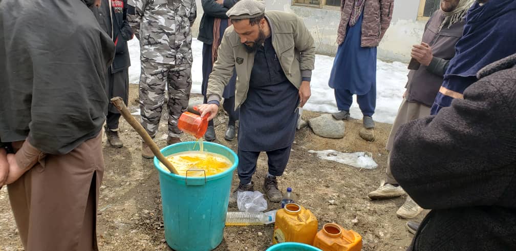 نورستان کې د ژمني تېلو شیندلو پروګرام تطبیق شو