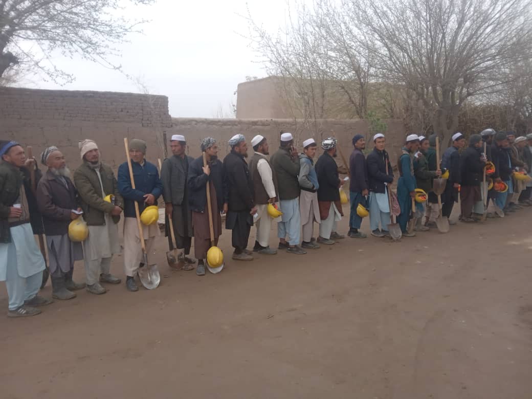 توزیع پول نقد برای ۱۲۷۱ تن افراد مستحق در ولسوالی خم‌آب ولایت جوزجان