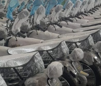 دمیدان وردګو ولایت دعشراو زکات کارکوونکو ته د کاري اسانتیاوو په موخه موټرسایکلونه ووېشل شول