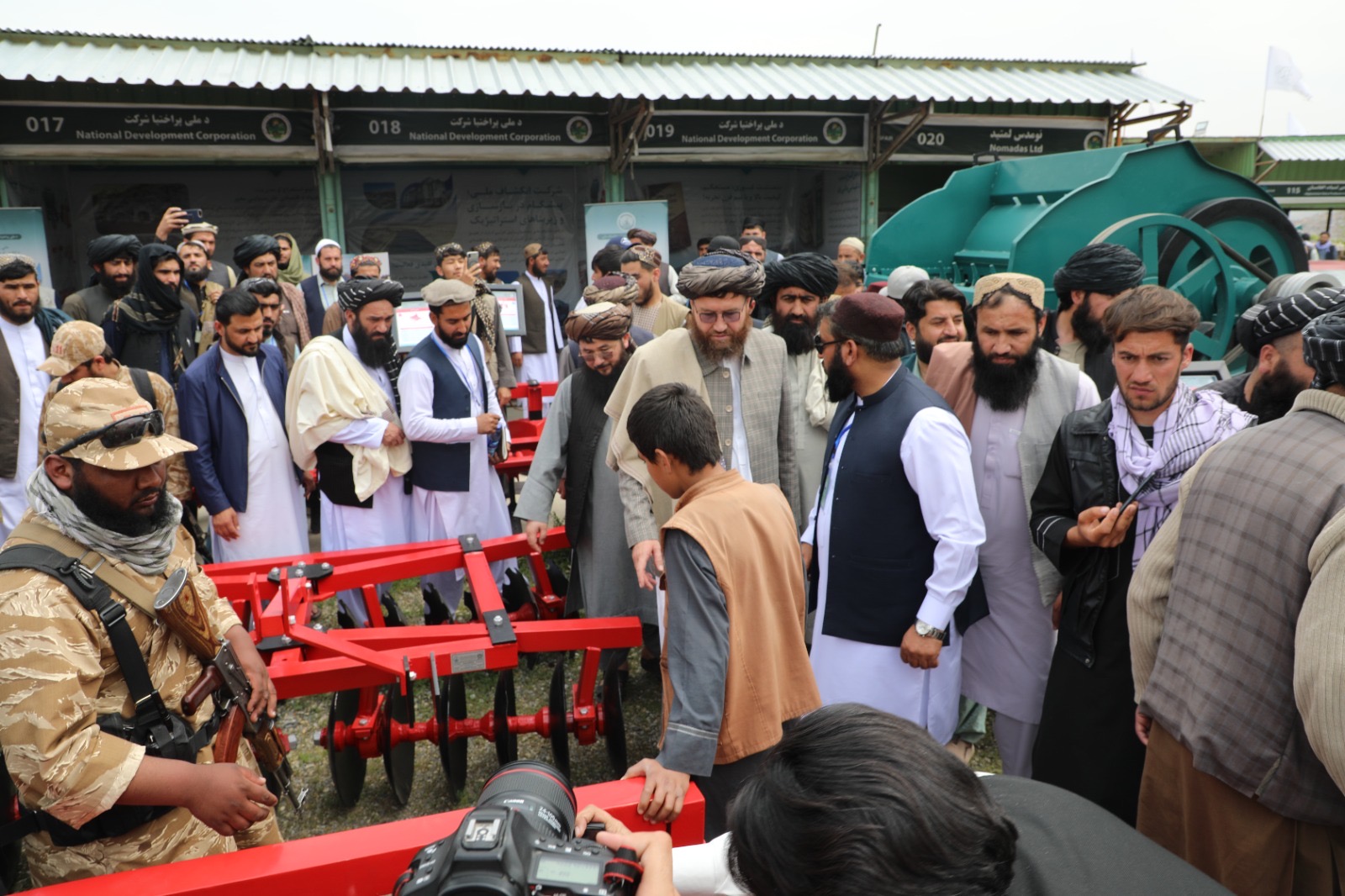 بازدید رهبری وزارت زراعت از غرفه‌های نمایشگاه محصولات زراعتی و مالداری