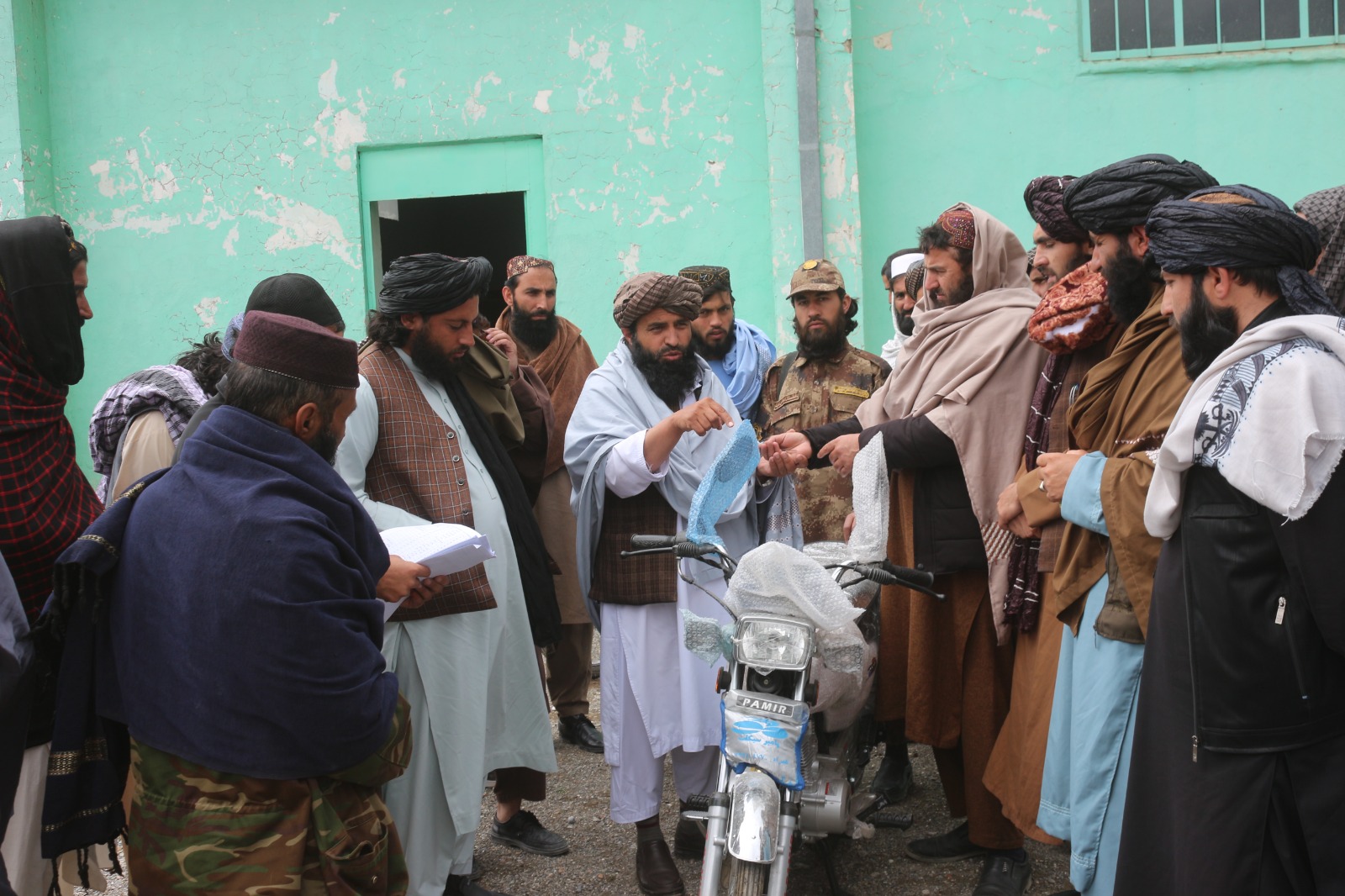 پکتیا کې د عشر او زکات کارکوونکو ته ۱۵ موټرسایکیلونه ووېشل شول