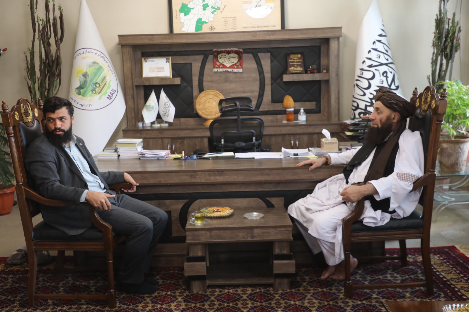 د کرنې او مالدارۍ مرستیال د ترکیې د خیریه مؤسسې له مشرتابه پلاوي سره وکتل