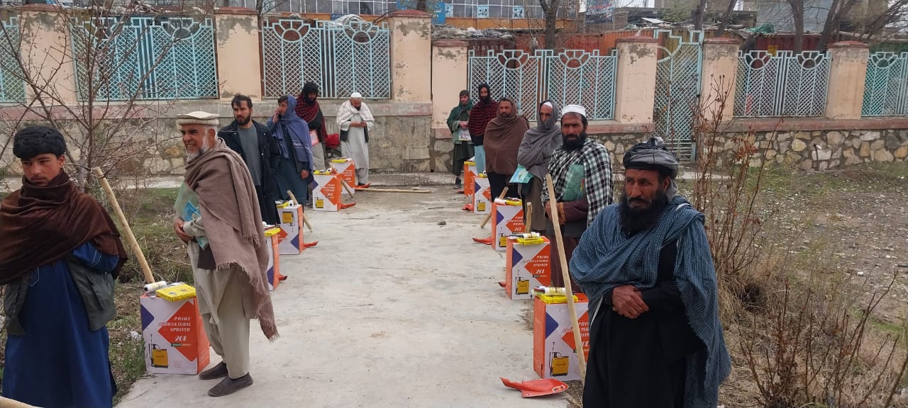 میدان وردګو کې د ګیلاسو سوداګریزو بڼونو د پراختیا په پار هلې ځلې؛ ډېر شمېر بزګران وروزل شول
