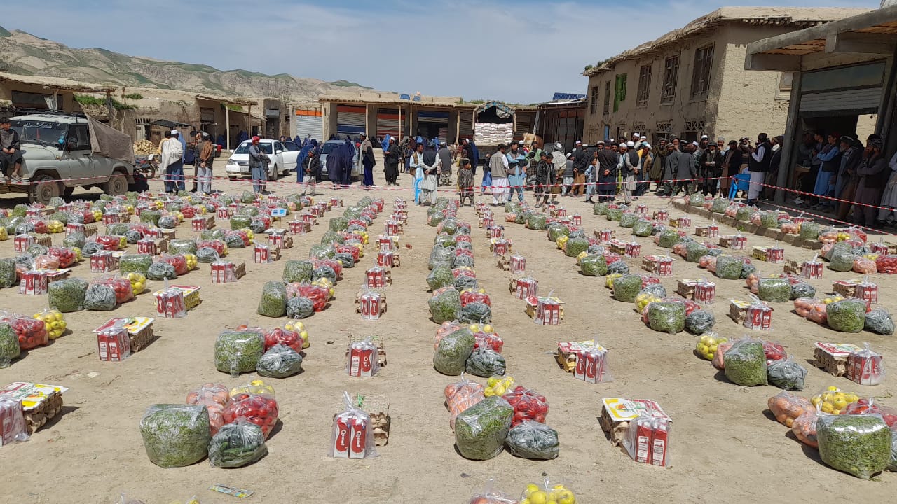 توزیع کمک‌های غذایی برای ۳۰۰ خانواده در ولسوالی‌های درزاب و قوش‌تپه ولایت جوزجان