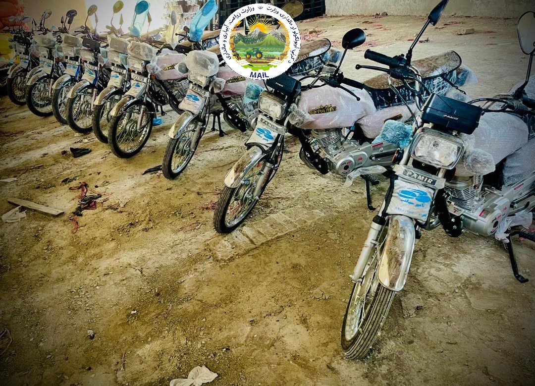 نورستان کې دعشراو زکات کارکوونکو ته د کاري اسانتیاوو په موخه موټرسایکلونه ووېشل شول