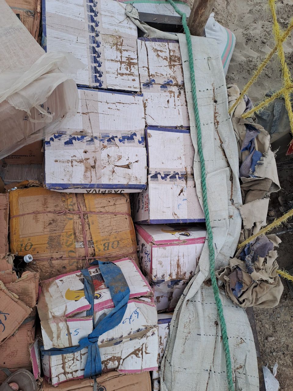 کندهار کې د کرنیزو درملو د قاچاق مخه ونیول شوه؛ ۱۵ کارټنه ناقانونه مواد ضبط شول