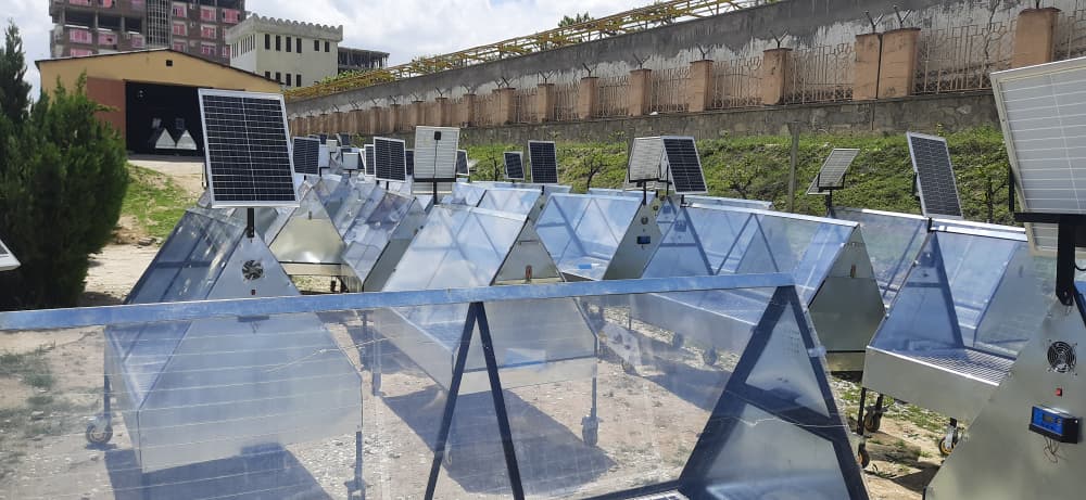 توزیع ماشین‌های خشک‌کن سولری، کود کیمیاوی و تخم سبزیجات برای دهاقین در کابل