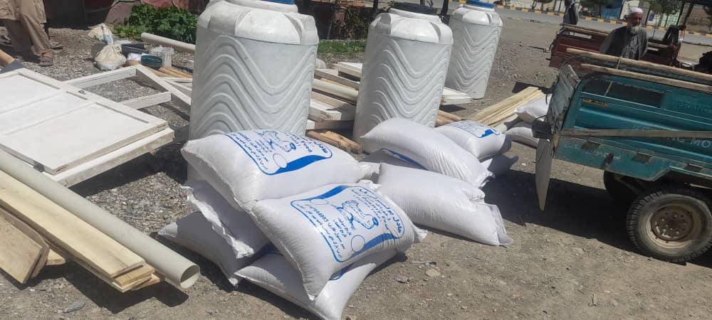 پکتیا کې یوشمېر بېوزلو کورنیو ته د چرګانو واړه فارمونه جوړ شول