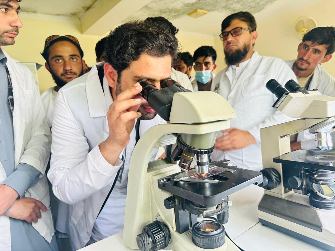 د ننګرهار کرنې ریاست د مالدارۍ په لابراټوار کې لسګونو زده کړیالانو ته عملي روزنه ورکړل شوه