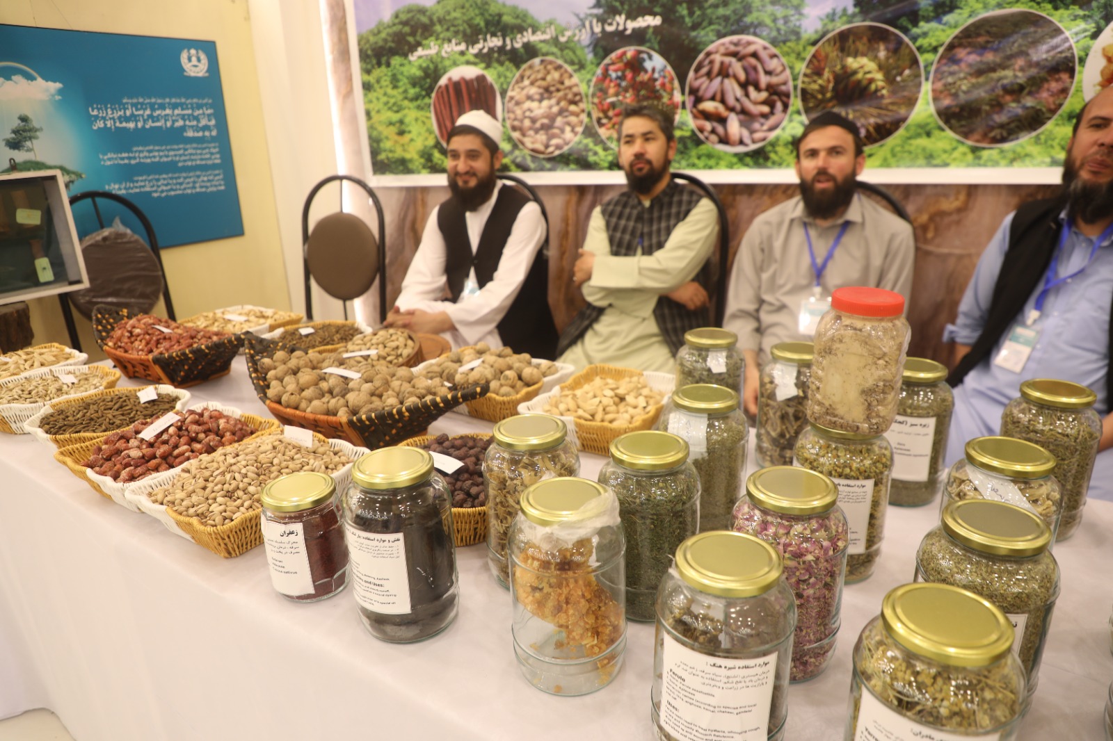 محصولات زراعتی و مالداری، ماشین‌آلات زراعتی و سایر تولیدات داخلی در نمایشگاه بین‌المللی زراعت و مالداری افغانستان، به روایت تصویر.