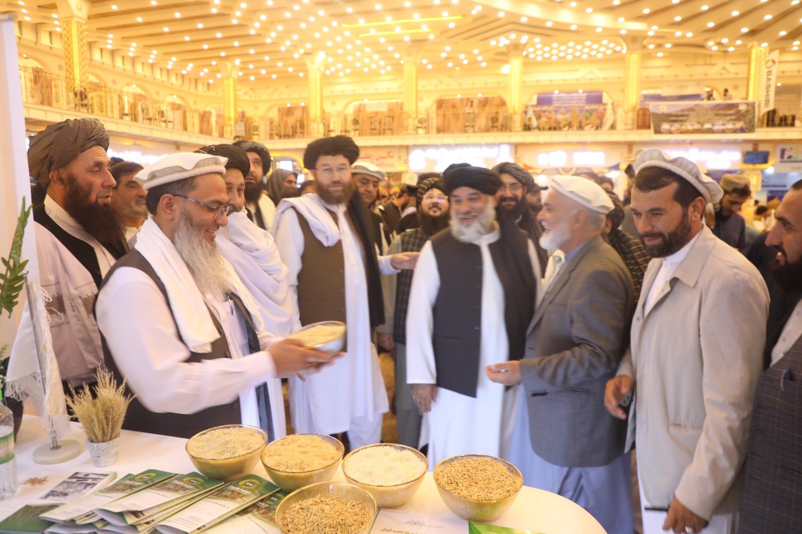 جریان بازدید رهبری وزارت زراعت، آبیاری و مالداری امارت اسلامی افغانستان از غرفه‌های نمایشگاه بین‌المللی زراعت و مالداری افغانستان، در مرکز نمایشگاه‌های بین‌المللی افغانستان واقع در چمن حضوری کابل، به روایت تصویر.