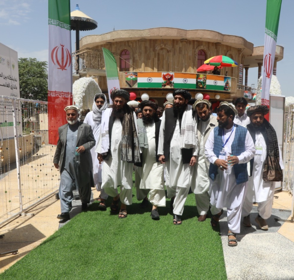 د کرنې او مالدارۍ نړۍوال نندارتون کې د کرنې او مالدارۍ مرستیال ش له هندي او ایراني سوداګرو او پانګه‌والو سره لیدنه وکړه