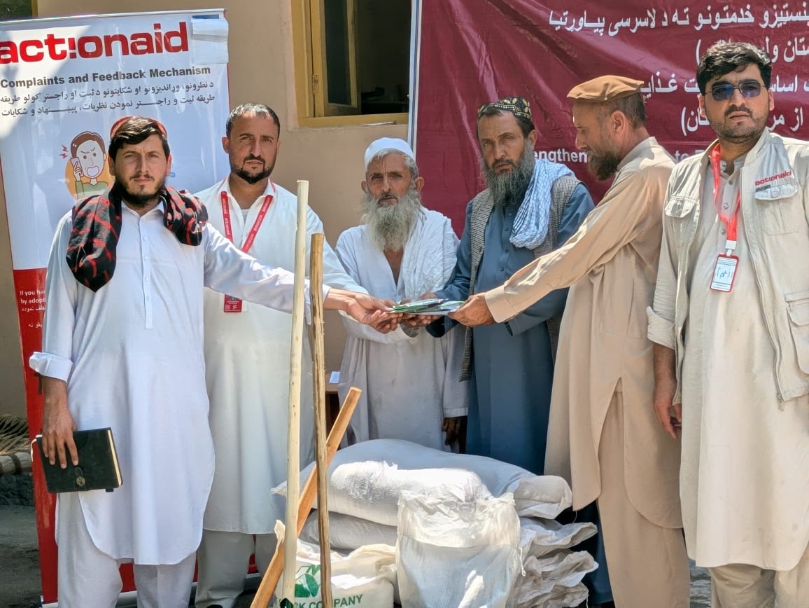ننګرهار ولایت کې ١٨٠٠ کورنیو ته د کورنیو باغچو لپاره دسبو اصلاح شوي تخمونه او کرنیز توکي ووېشل شول