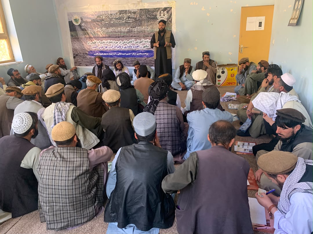 پنجشېر کې ۶۰۰ بزګرانو لپاره د اقلیمي بدلون په اړه د پوهاوي پروګرامونه ترسره شول