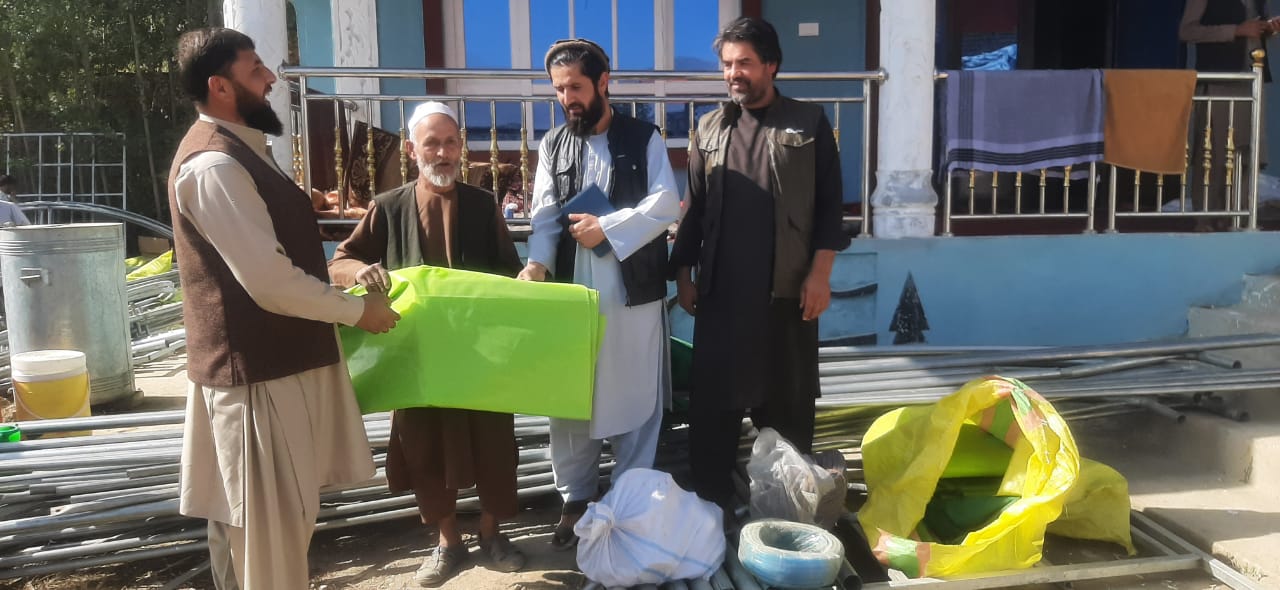آغاز روند توزیع و نصب ۷۰ باب گلخانه برای دهقانان در ولایت بدخشان