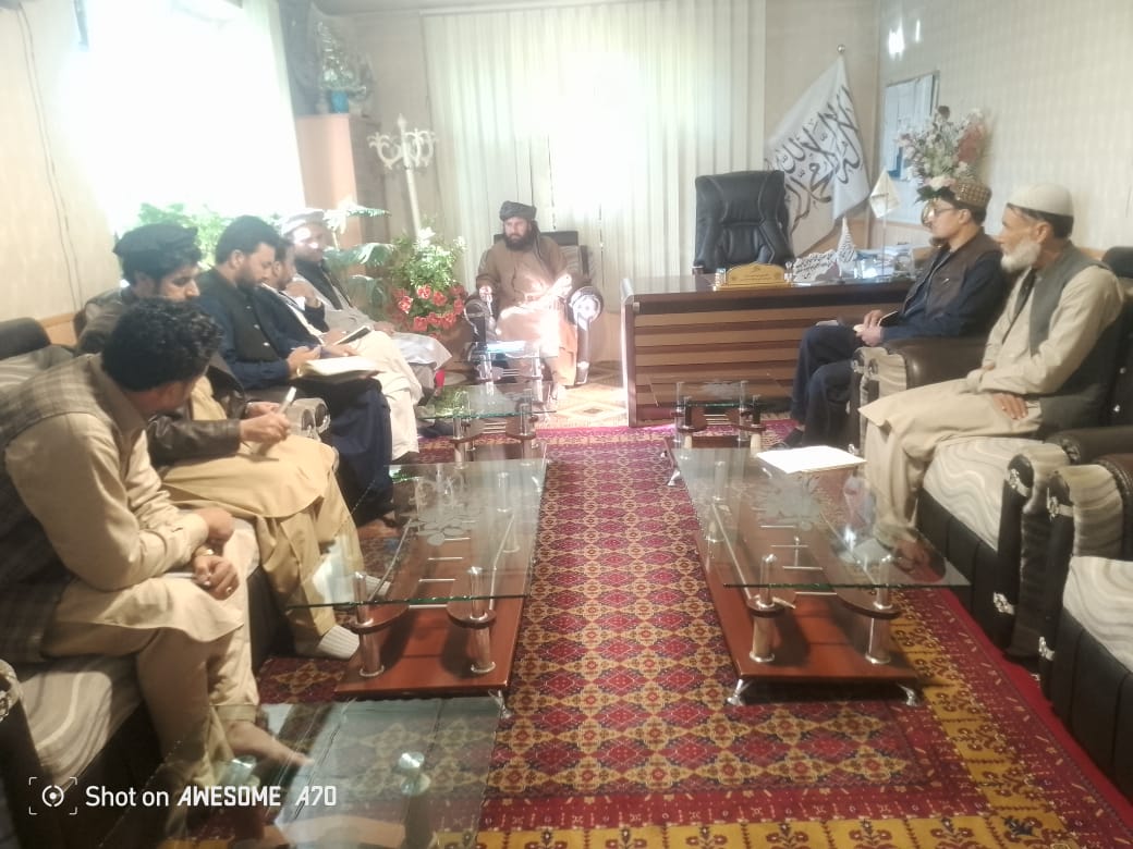 غزني کې د پنځو زرو نیالګیو د کېنولو او ۱۵ لویو شنو خونو د جوړولو په اړه خبرې وشوې